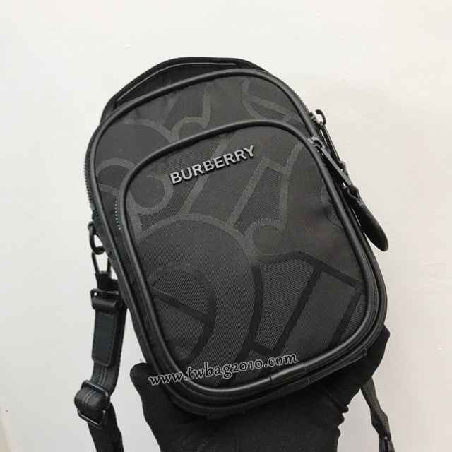 Burberry專門店新款條紋網紋尼龍背帶斜挎男包 巴寶莉男士斜背包 yxb1035
